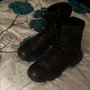 Bates Men 10.5 Boots